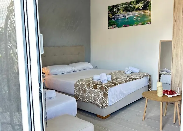 Adi 2* Sarandë