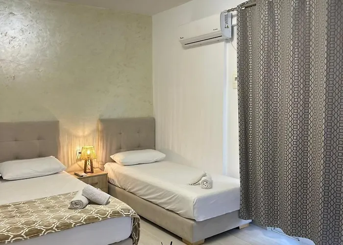 Adi 2* Sarandë
